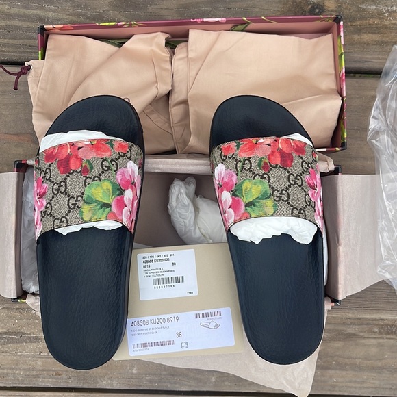 GUCCI SLIDES NEVER BEEN WORN - Picture 5 of 5